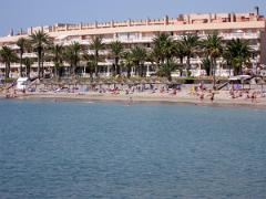 Plage devant l'hôtel