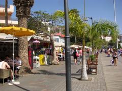 Marche le long de la plage