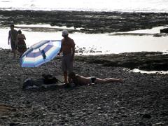 Marche le long de la plage