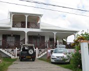 Notre gîte L'Îlet du Vieux-Fort À gauche c'est Mathilde et Jah-my que vous verrez plus loin.